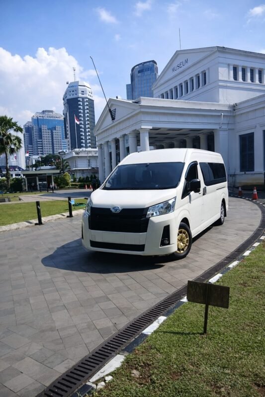 sewa hiace